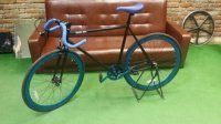 Bear Bike fixed gear. Матовый черный с голубыми ободами.