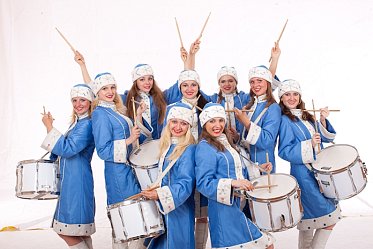 Снегурочки-барбанщицы 